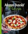 Mann backt Pizza - Marian Moschen