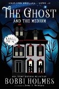 The Ghost and the Medium - Bobbi Holmes, Anna J. McIntyre